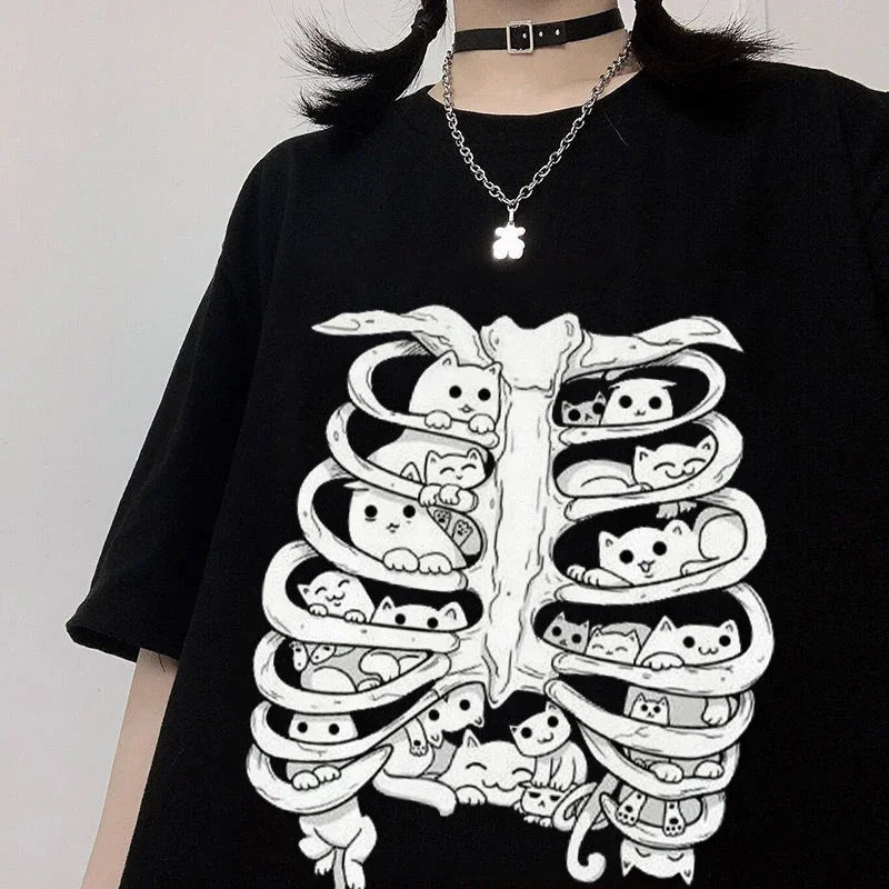 Gothic Black Women T-Shirts Little Cats Group On The Skeleton Anatomy Organ Structure Graphic Tshirt For Women Crew Neck Women Tops & Tees