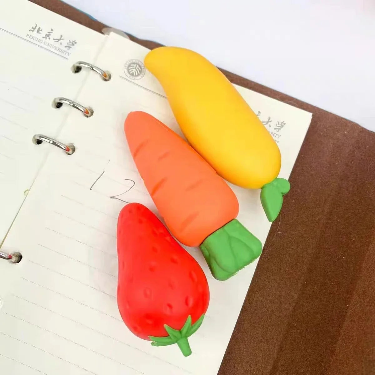 1Pcs Lovely Fruit Pencil Eraser Cartoon Strawberry Mango Carrot Rubber Erasers Student Stationery School Gifts Office Supplies